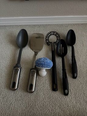 Random 6 piece kitchen utensils